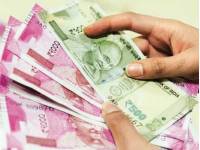 मजबूरी में शुरू की नौकरी, पर अब 7 करोड़ रु है कमाई