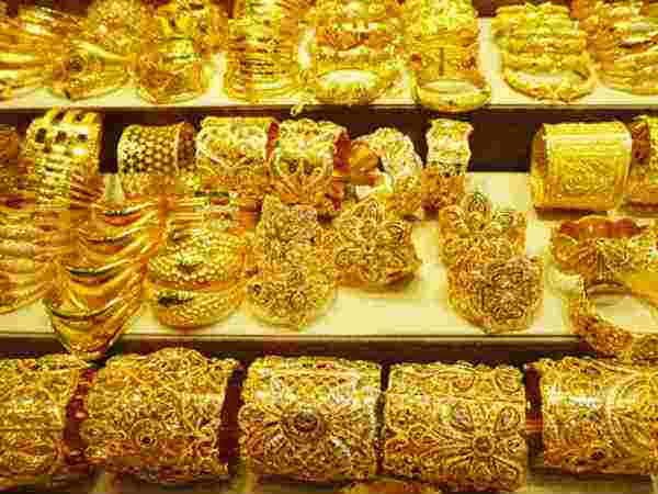 Gold के दाम चढ़े ऊपर, चांदी लुढ़की, जानिए ताजा रेट | Gold prices rise  silver falls know the latest rate - Hindi Goodreturns